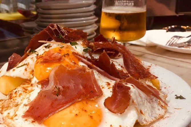 Barcelona Gothic Quarter VIP Tapas & Wine Tour - Second stop: local tapas on Carrer dels Carders
