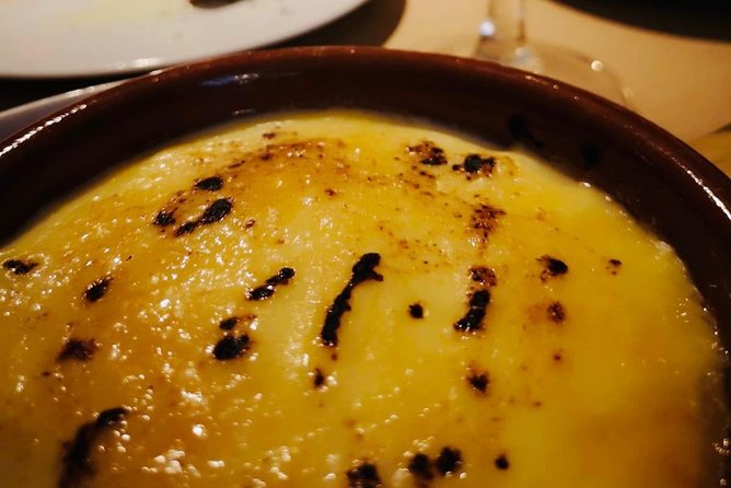 Barcelona Gothic Quarter VIP Tapas & Wine Tour - What the guides add to the evening