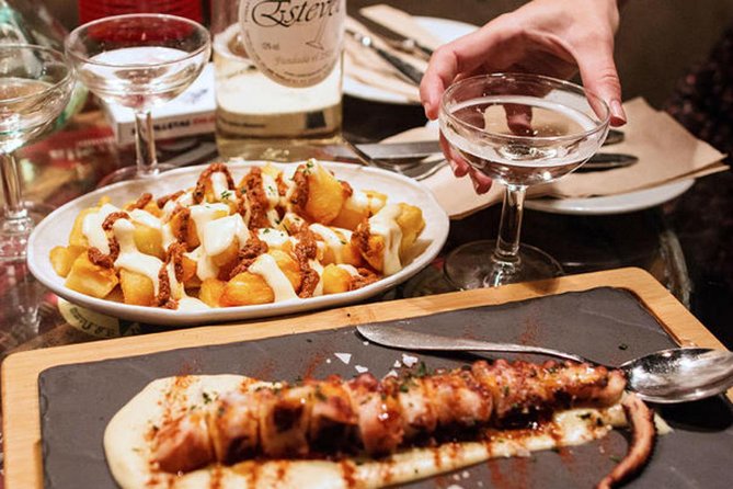 Barcelona: La Boqueria Food, Wine & History Walking Tour - The guides make the difference