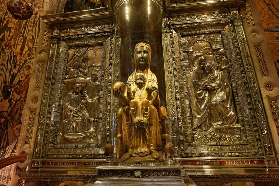Barcelona: Montserrat Tour with Lunch & Wine Tasting Option - Comfort, walking, and access