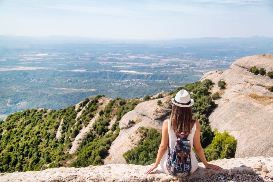 Barcelona: Montserrat Tour with Lunch & Wine Tasting Option - Entering the monastery and basilica
