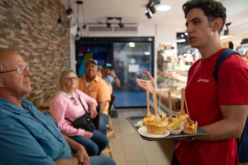 Barcelona Old Town Tapas Night: Hidden Bars, Cava & Vermut - The guides make the small group matter