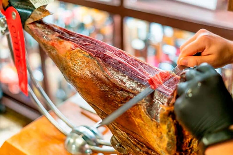 Barcelona: Private Tapas & Wine with Flamenco Show Old Town - Second Food Stop: Mediterranean Tapas