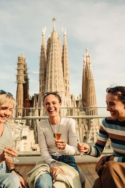 Barcelona: Sagrada Familia Evening Tour with Cava - What the two-hour schedule feels like