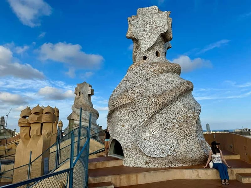 Barcelona: Sagrada Familia, La Pedrera & Cava Tasting Tour - What the guiding adds, and where the service can vary