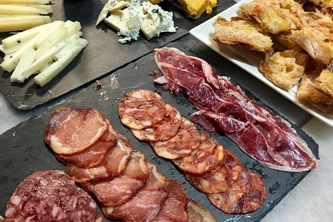 Barcelona Wine and Gourmet Tapas Tour - The Eixample setting and the city stories