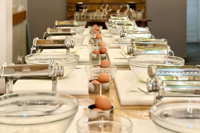 Bari: Pasta and Tiramisu Cooking Class with Wine - The teaching style and the family atmosphere