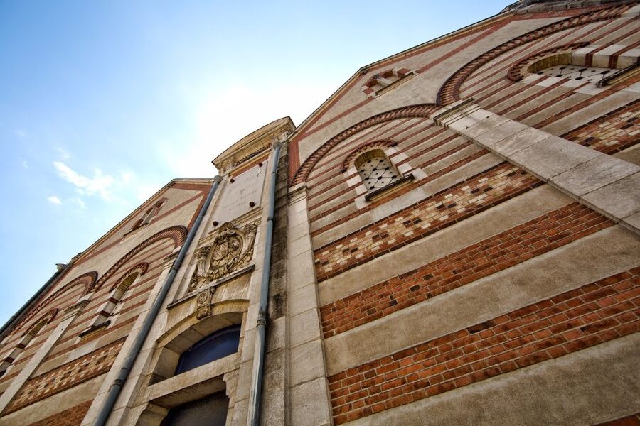 Beaune: Maison Champy Guided Cellar Tour with Wine Tasting - Five wines, two tasting levels