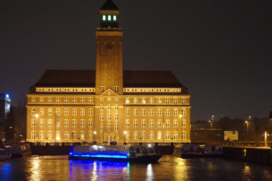 Berlin: Dinner Cruise on the Spree with Prosecco - Should you book it?