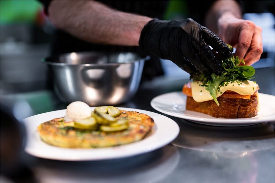 Berlin: Fine Dining Breakfast with Champagne in Schoneberg - Choosing vegan and vegetarian dishes