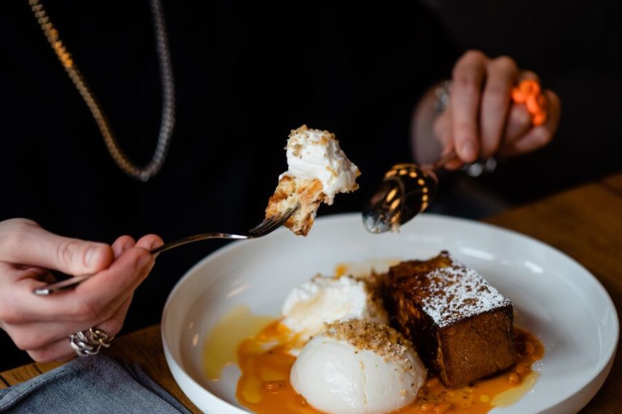 Berlin: Fine Dining Breakfast with Champagne in Schoneberg - Service, languages, and group size