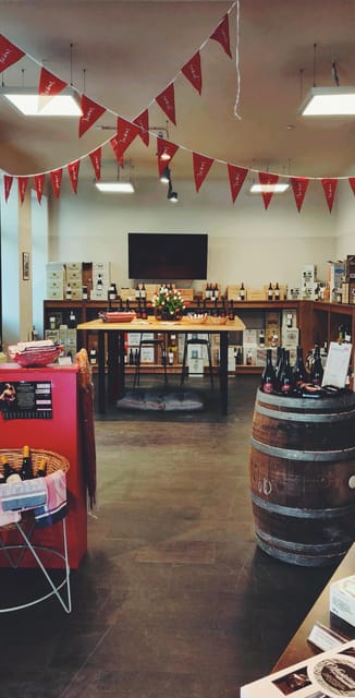 Berlin: Wine on Canvas - Paint Workshop and Wine Tasting - What happens during the two-hour workshop