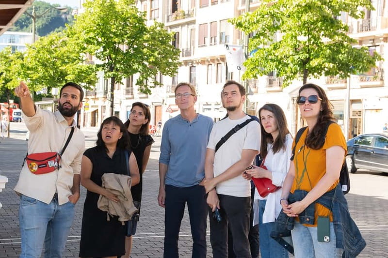Bilbao: Basque Food Tour and Wine Tasting with Guide - The first pintxos stops: learning how to order