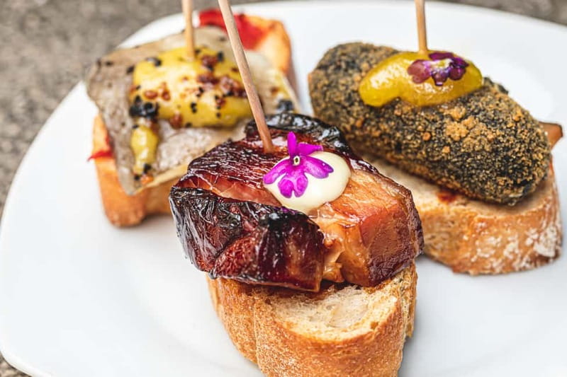Bilbao: Basque Food Tour and Wine Tasting with Guide - Basque history between the bites