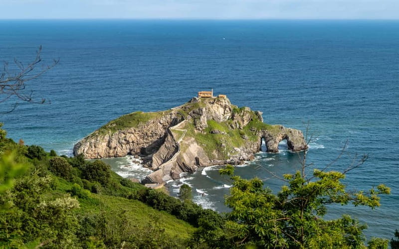 Bilbao: Gaztelugatxe, Bermeo, Mundaka, Gernika, & Wine Tour - Key points at a glance