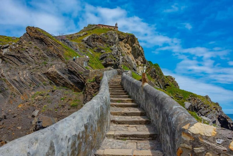 Bilbao: Gaztelugatxe, Bermeo, Mundaka, Gernika, & Wine Tour - Why Gaztelugatxe deserves the early start