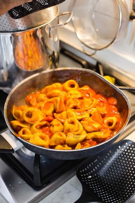 Bologna: 3 Pastas, Tiramisu and Unlimited Wine Tasting - Key points to know before booking