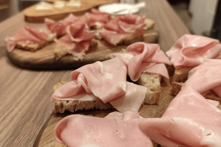 Bologna: Food and Wine Tasting with Interactive Game - Timing, group size, and the feel of the venue