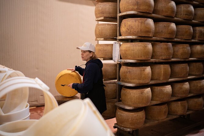 Bologna Food Valley: Factory tasting, Wines & traditional Lunch - Parmigiano Reggiano in Formigine