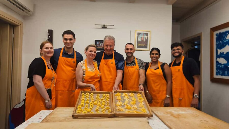 Bologna: Pasta Cooking Class, Ragu & Wine with Local Host - Key points at a glance