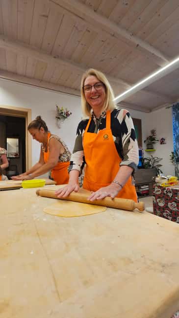Bologna: Pasta Cooking Class, Ragu & Wine with Local Host - Who should book this experience