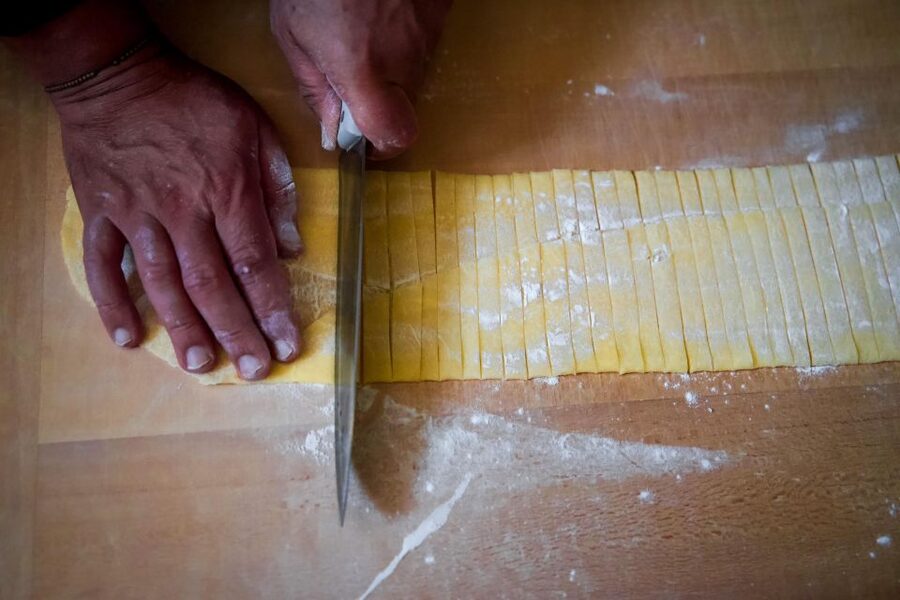 Bologna: Pasta Tagliatelle al Ragu Cooking Class with Wine - Why the home kitchen changes the experience
