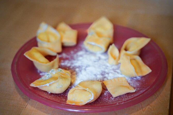 Bologna: Tagliatelle & Ragù Home Cooking Class with wine - Arriving at the home in Viale Abramo Lincoln