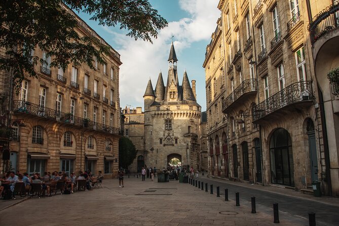 Bordeaux Old Town Food and Wine Tour - The seated wine, cheese, and charcuterie pairing