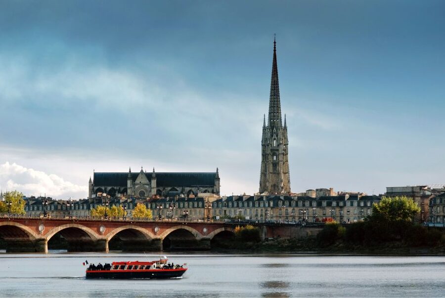 Bordeaux: River Cruise with Commentary, Wine and Canelé - Key points to know before boarding