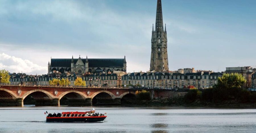 Bordeaux: River Cruise with Commentary, Wine and Canelé - Boarding at Ponton d’Honneur