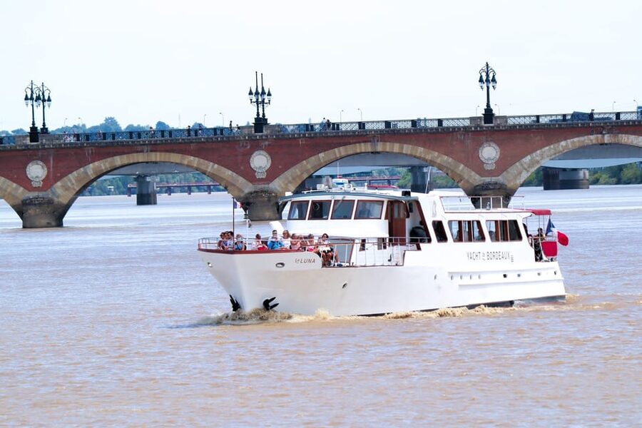 Bordeaux: River Garonne Cruise with Glass of Wine and Canelé - Who should book this Bordeaux cruise?