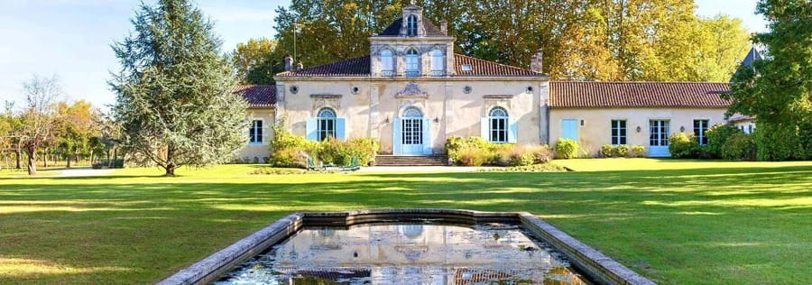 Bordeaux: Saint-Emilion and Medoc Full-Day Wine Experience - The first château and a lunch among the vines