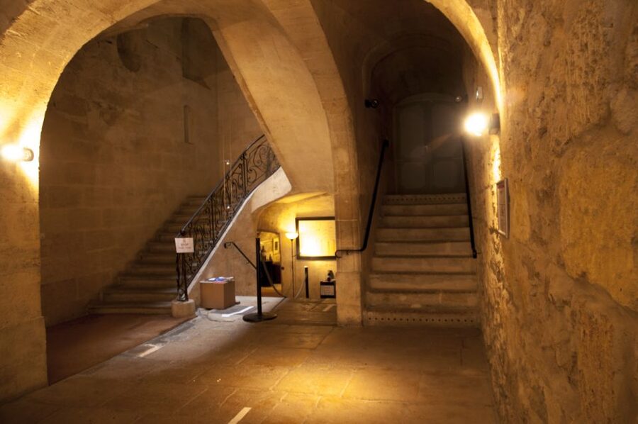 Bordeaux: Wine and Trade Museum Entry Ticket & Wine Tasting - Use the guide to explore at your own speed