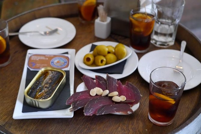 Born to Eat: Gourmet Tapas & Wine Small Group Tour in Old Barcelona - Santa Maria del Mar: a useful cultural pause