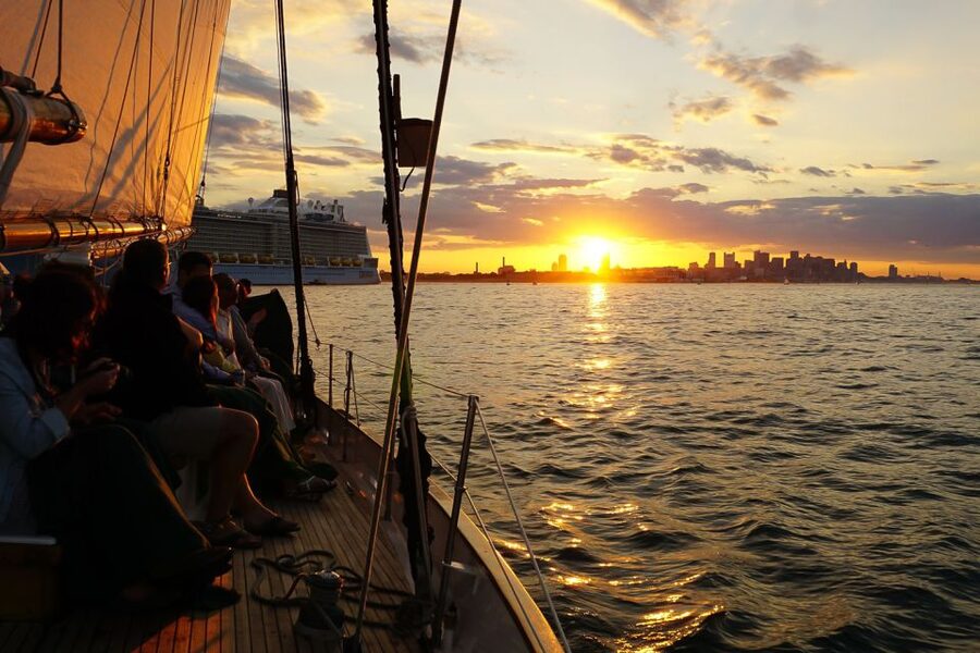 Boston: Harbor Champagne Sunset Sail from Rowes Wharf - Drinks, picnics, and the champagne question