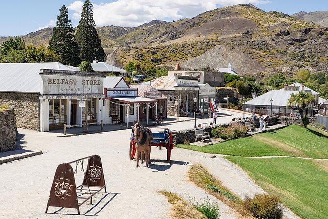 Boutique Wine Tour - visit Central Otago, 4 Wineries & Lunch - Bannockburn brings lunch and a longer pause