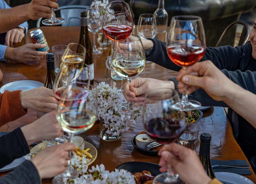 Boutique Winery Half-Day Tour & Vineyard Platter-Style Lunch - Four boutique vineyards and Central Otago’s wine style