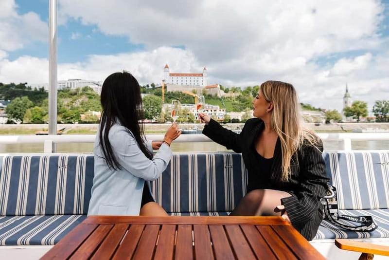 Bratislava: Panorama Cruise with Unlimited Prosecco - A short Danube ride with a clear purpose