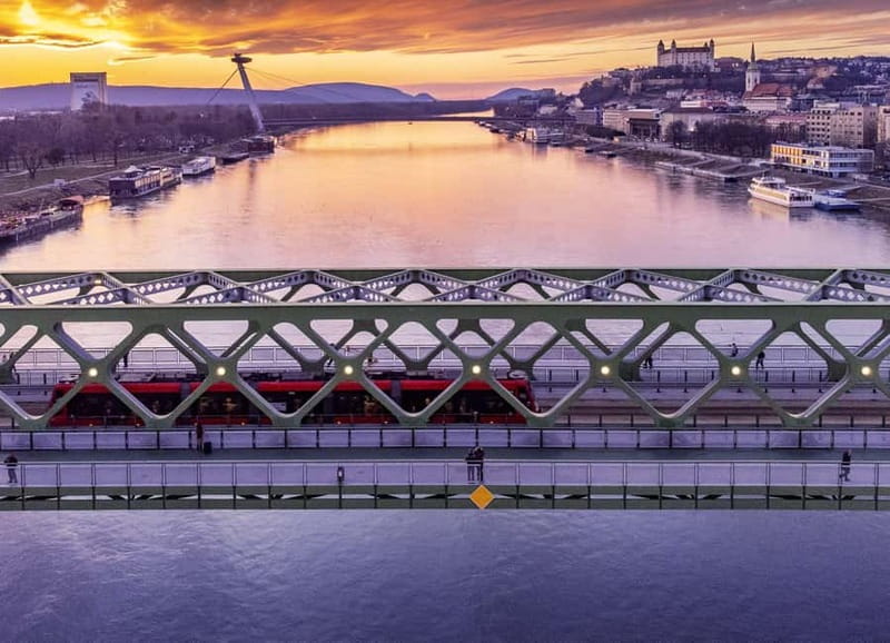 Bratislava: Panorama Cruise with Unlimited Prosecco - First views: Bratislava Castle and the historic riverfront