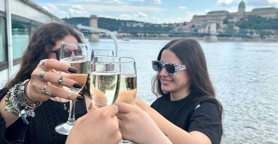 Budapest: 1 hr Sunshine Booze Cruise with Prosecco - Parliament and the bridges from the river