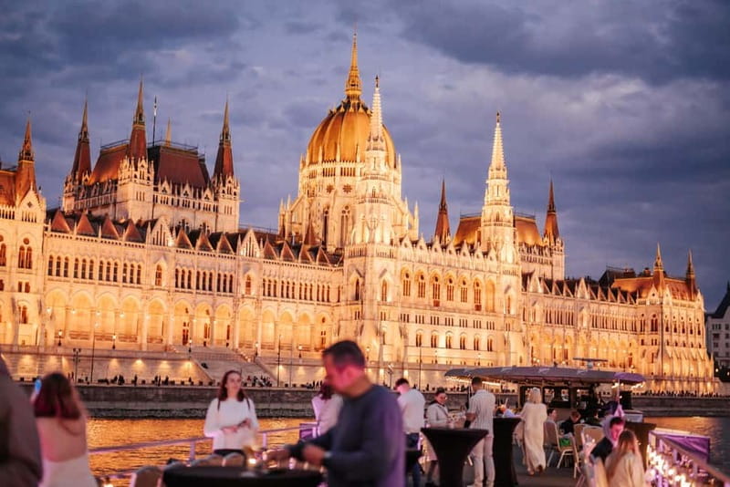 Budapest: Cruise Unlimited Aperol and Prosecco - Sunset or night cruise?