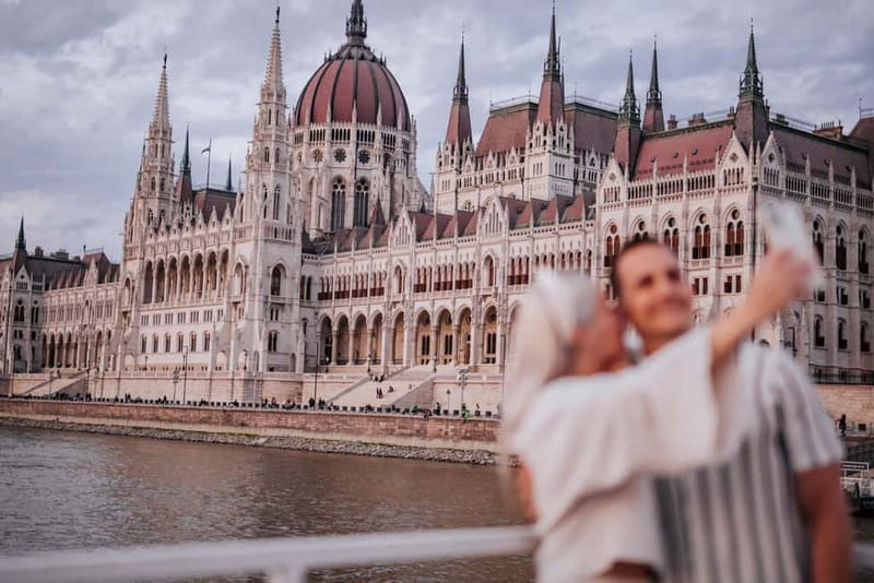 Budapest: Cruise Unlimited Aperol and Prosecco - What you see from Pier 9 to the bridges