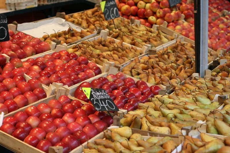 Budapest Culinary & Wine Walk—Budapest’s Signature Food Tour - Save room for cake at a traditional patisserie