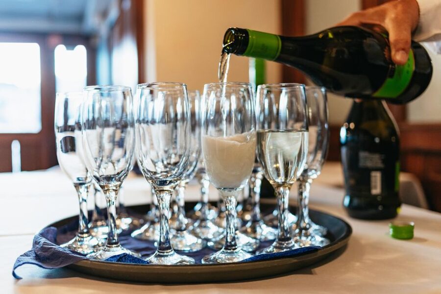Budapest: Danube River Cruise with Dinner and Prosecco - Live Hungarian music and table-side entertainment