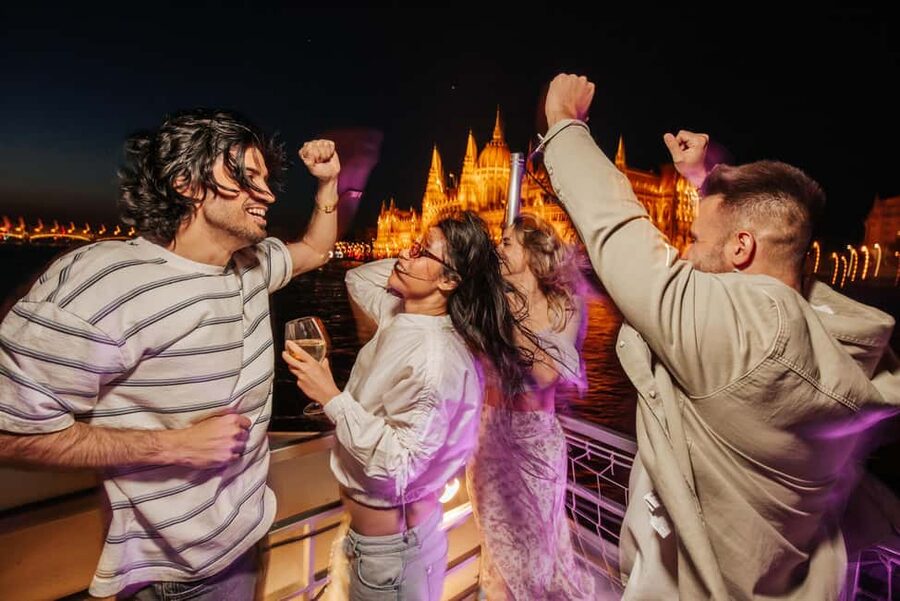 Budapest: Lotus Cruise with Unlimited Aperol and Prosecco - Music, atmosphere, and the social side