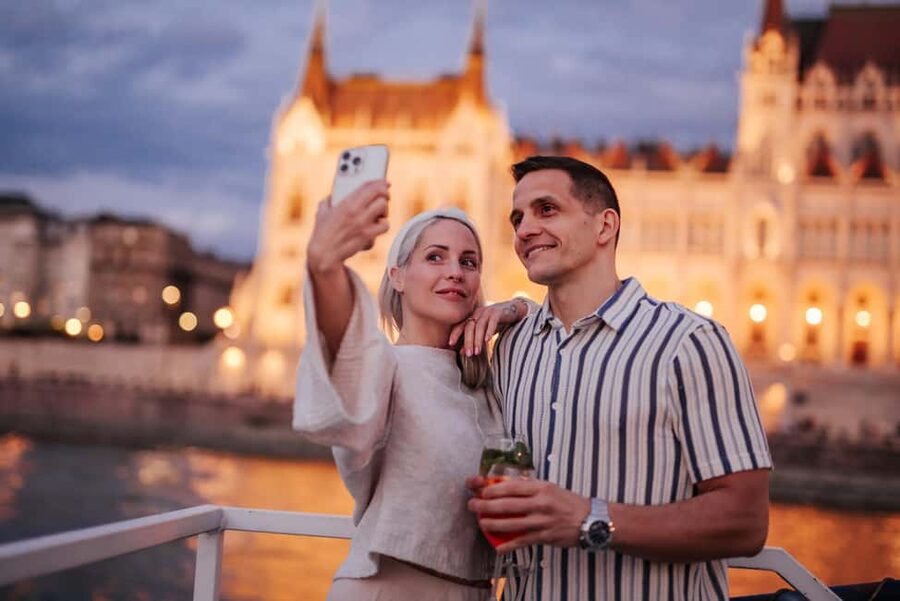 Budapest: Lotus Cruise with Unlimited Aperol and Prosecco - Choosing between sunset and Budapest after dark