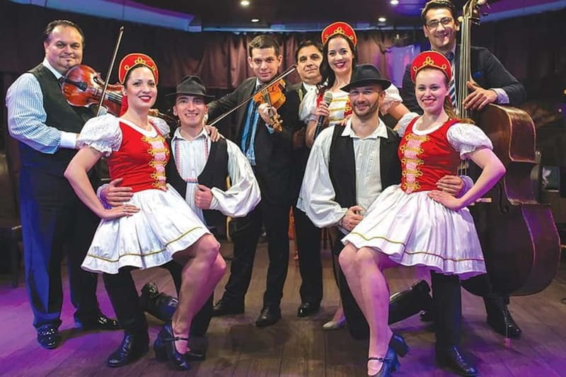 Budapest: Prosecco Dinner Cruise with Live Music - What the four-course dinner is like