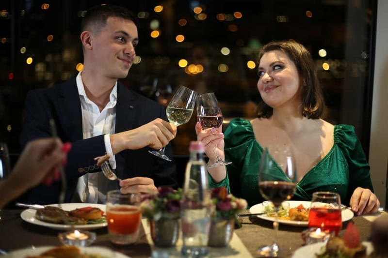 Budapest: Prosecco Dinner Cruise with Live Music - Following the Danube past Budapest’s icons