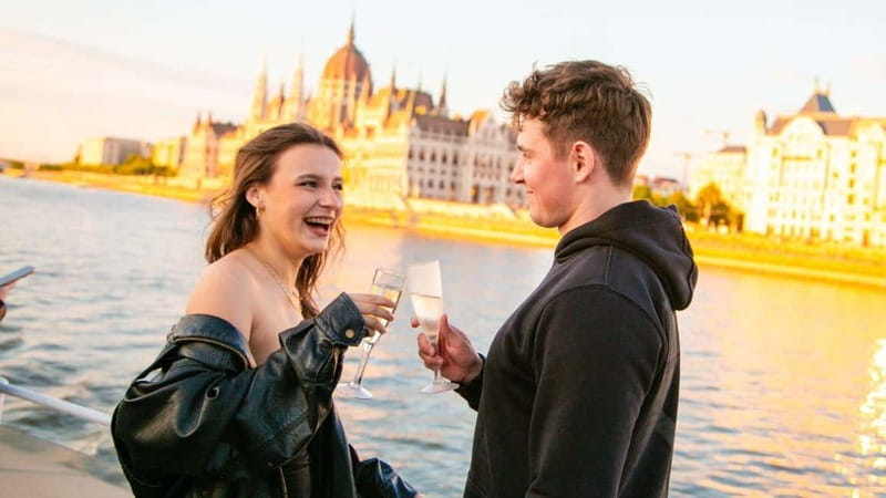 Budapest: Sip and Sail River Cruise with Unlimited Prosecco - Unlimited Prosecco, beer, and cocktails