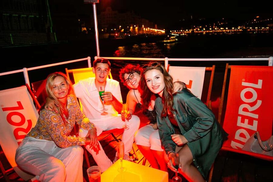 Budapest: Sip & Sail Danube Cruise with Prosecco Cocktails - Parliament and Margaret Bridge: the first big views